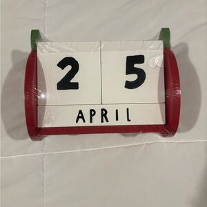 Apple Desk Calendar